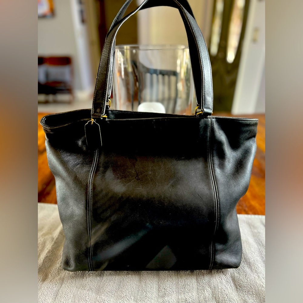 Coach vintage leather light, large black 4065 tote, great condition.